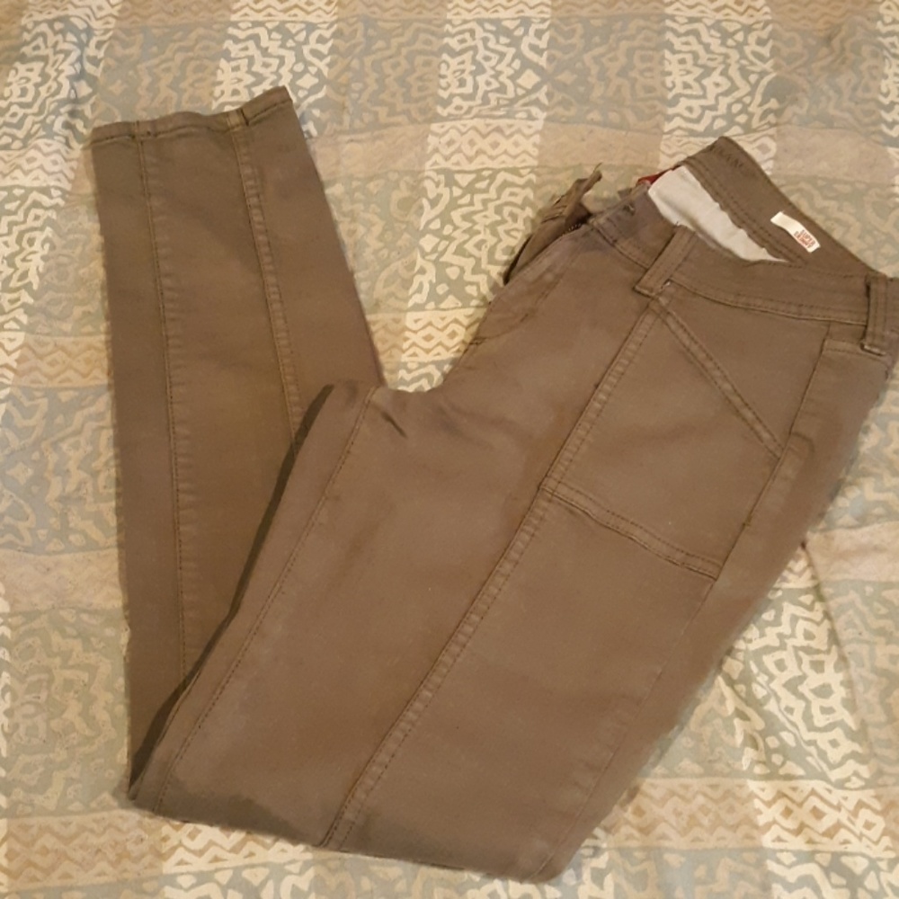 Army green pants with skinny fit
